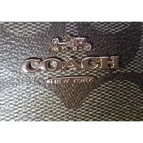 COACH Slim Zip Wallet in Signature Coated Canvas - EUC - Picture 8 of 8